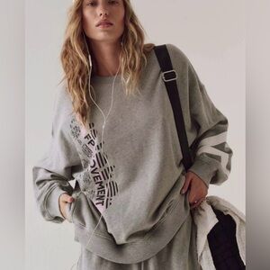 Free People FP Movement All Star Oversize Graphic Joggers. NWT.
Heather gray